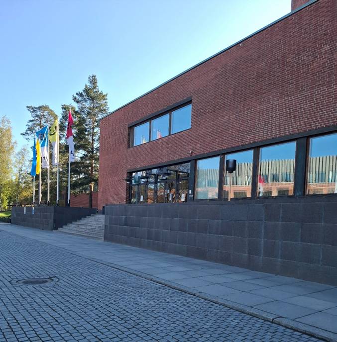 Kuva Aalto-yliopiston kandidaattisalirakennuksen ulkopuolelta